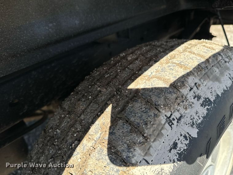 image for item OJ9421 1994 GMC Sierra C1500 pickup truck