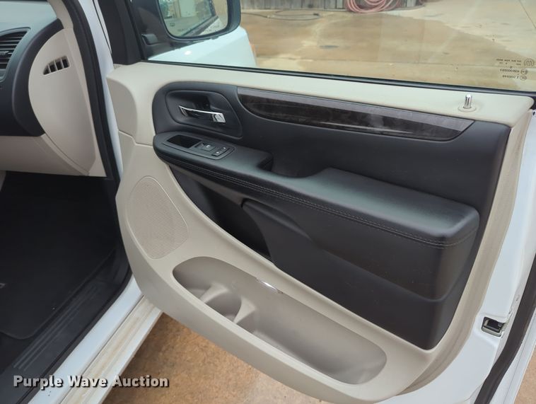 image for item OL9177 2016 Dodge  Grand Caravan van