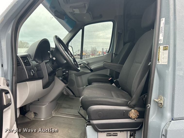 image for item OM9226 2014 Mercedes Benz  Sprinter  van