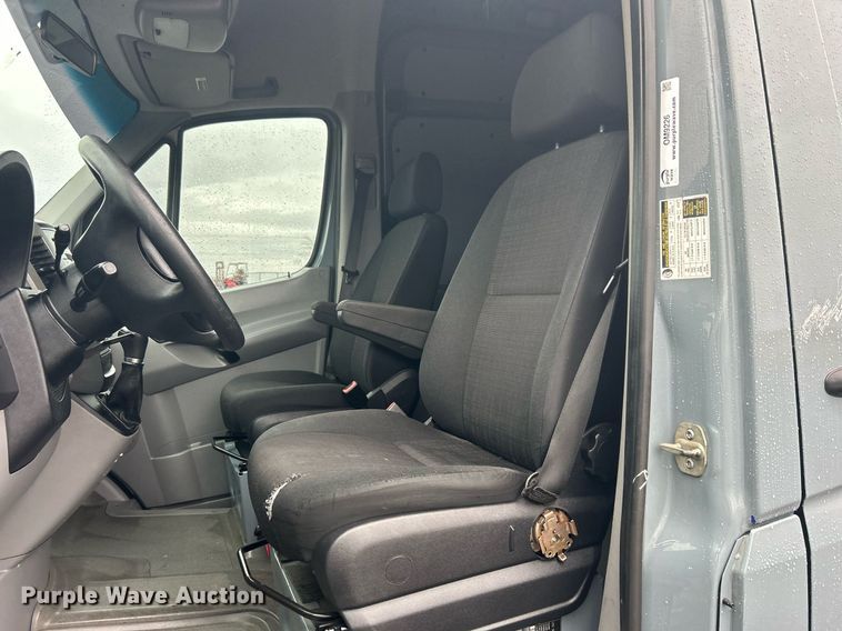 image for item OM9226 2014 Mercedes Benz  Sprinter  van