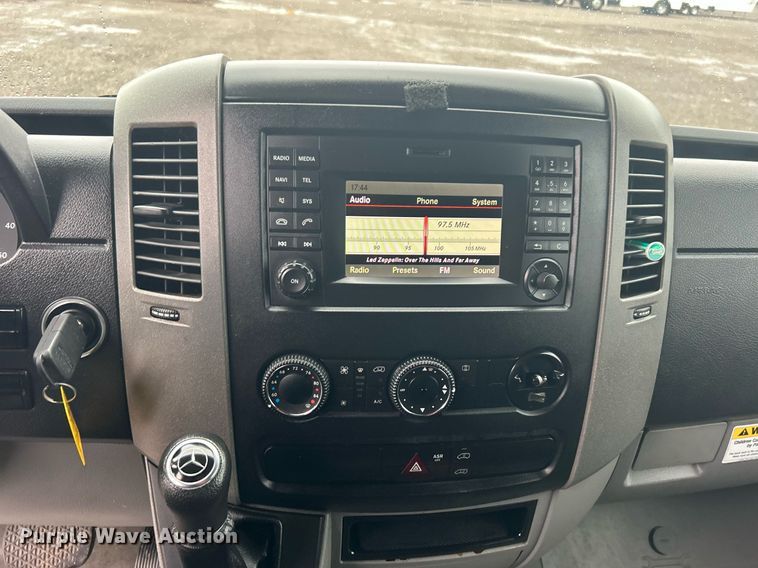 image for item OM9226 2014 Mercedes Benz  Sprinter  van