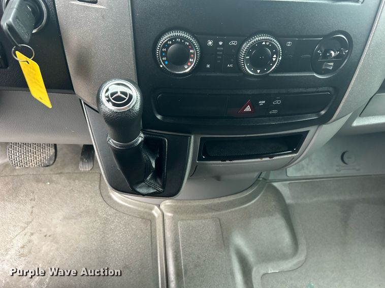 image for item OM9226 2014 Mercedes Benz  Sprinter  van