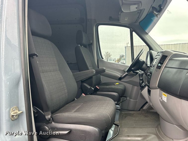 image for item OM9226 2014 Mercedes Benz  Sprinter  van