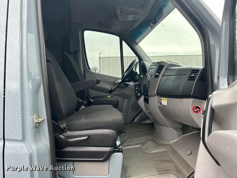 image for item OM9226 2014 Mercedes Benz  Sprinter  van