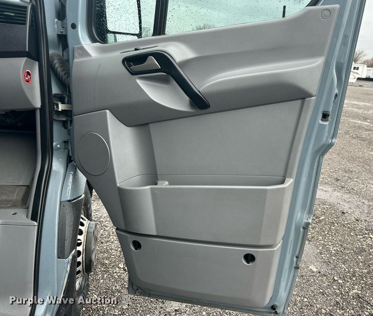 image for item OM9226 2014 Mercedes Benz  Sprinter  van