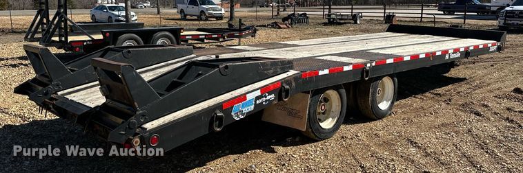 image for item OM9805 2007 Eager Beaver 20XPT equipment trailer