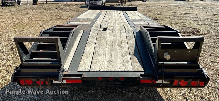 image for item OM9805 2007 Eager Beaver 20XPT equipment trailer