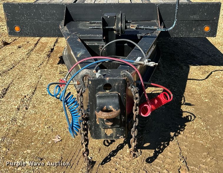 image for item OM9805 2007 Eager Beaver 20XPT equipment trailer