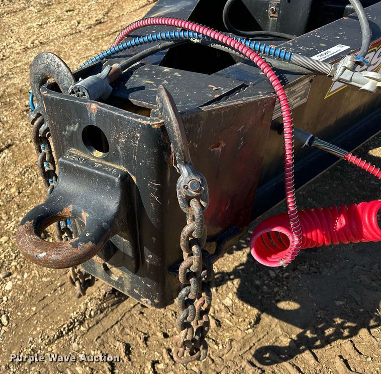 image for item OM9805 2007 Eager Beaver 20XPT equipment trailer