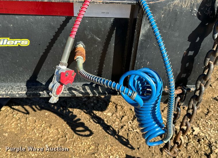 image for item OM9805 2007 Eager Beaver 20XPT equipment trailer