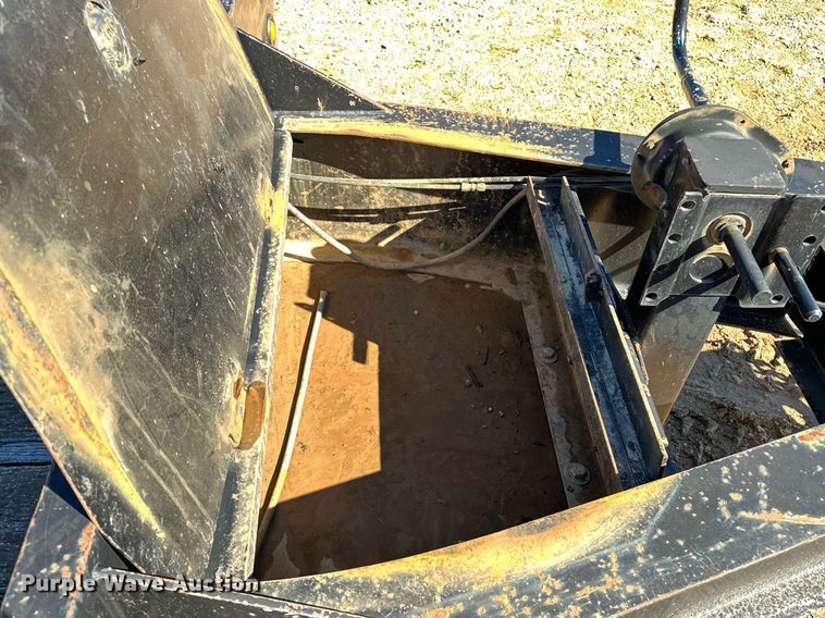 image for item OM9805 2007 Eager Beaver 20XPT equipment trailer