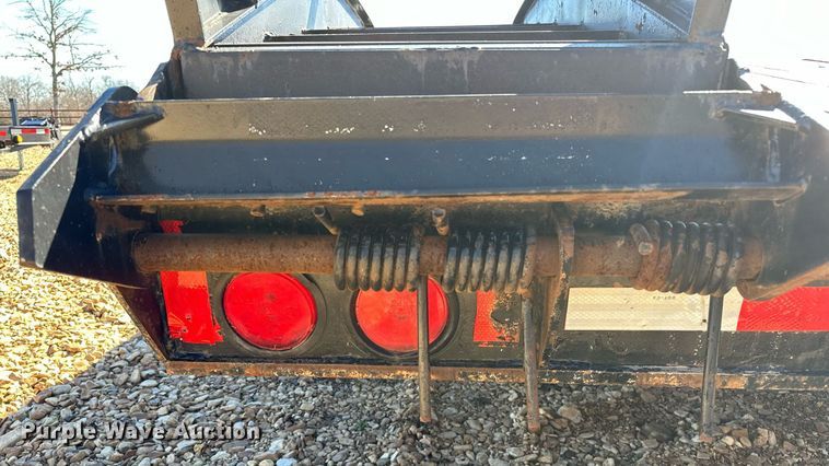 image for item OM9805 2007 Eager Beaver 20XPT equipment trailer