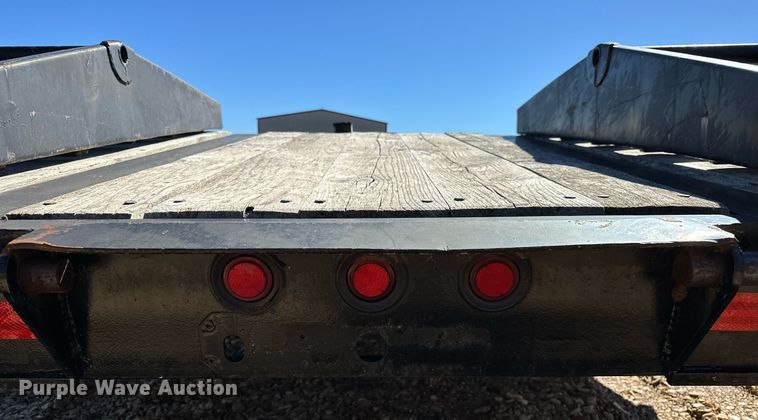 image for item OM9805 2007 Eager Beaver 20XPT equipment trailer