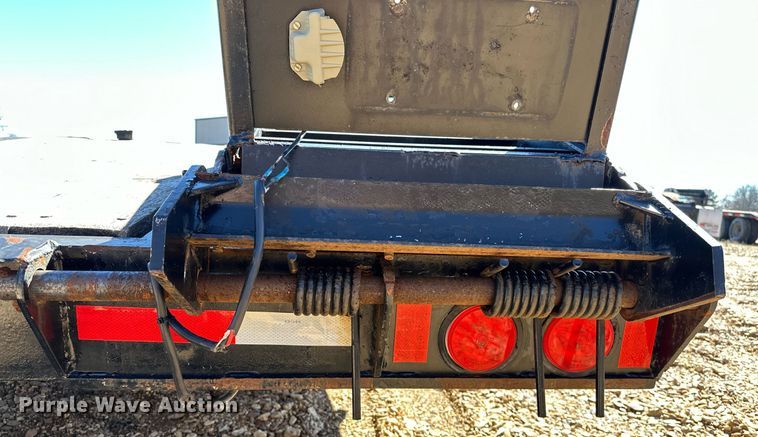 image for item OM9805 2007 Eager Beaver 20XPT equipment trailer