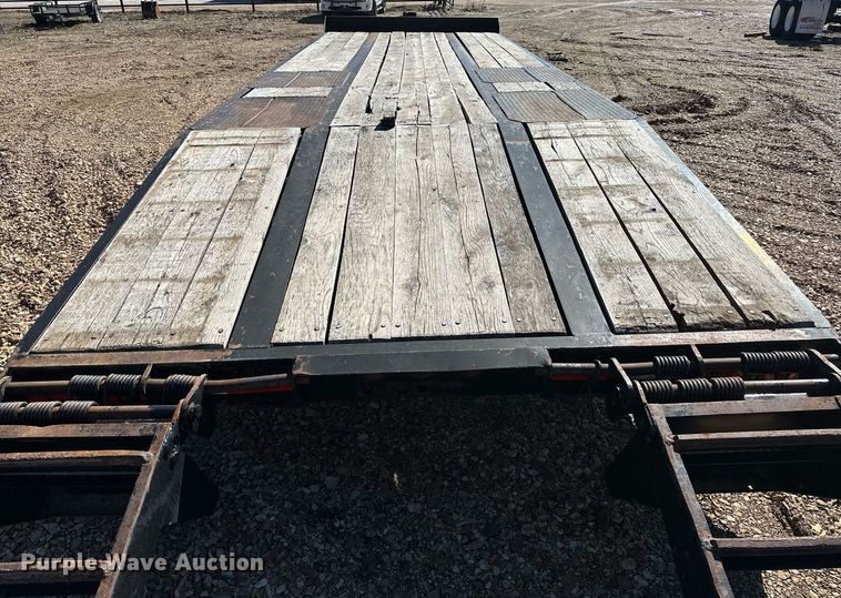 image for item OM9805 2007 Eager Beaver 20XPT equipment trailer