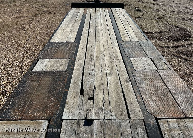 image for item OM9805 2007 Eager Beaver 20XPT equipment trailer