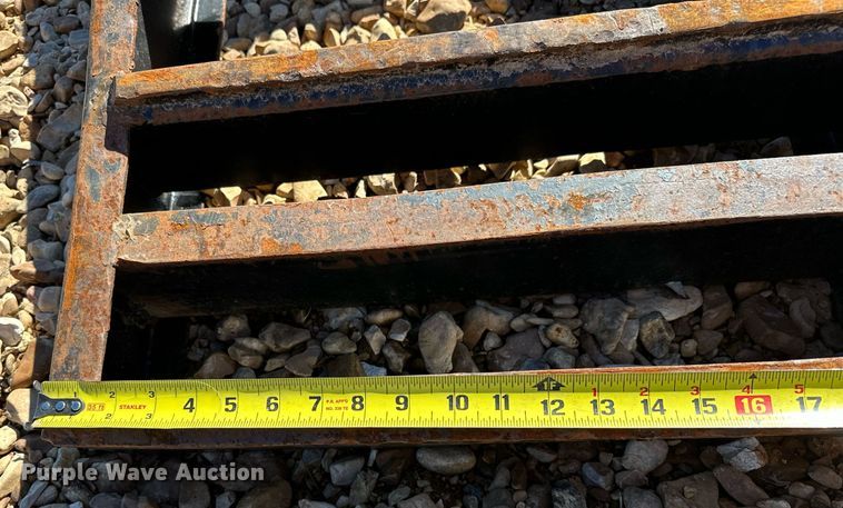 image for item OM9805 2007 Eager Beaver 20XPT equipment trailer