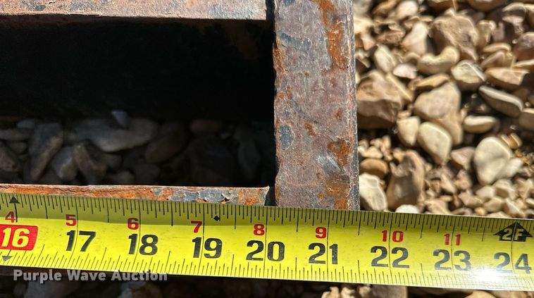 image for item OM9805 2007 Eager Beaver 20XPT equipment trailer