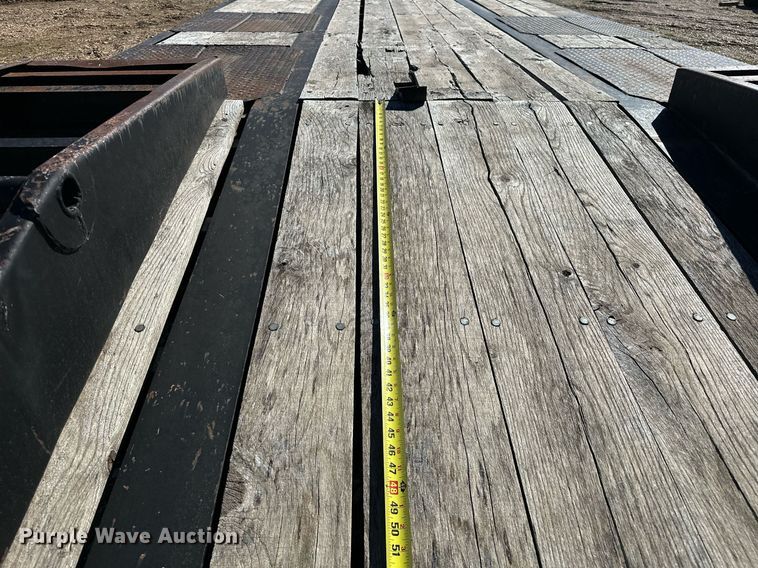 image for item OM9805 2007 Eager Beaver 20XPT equipment trailer