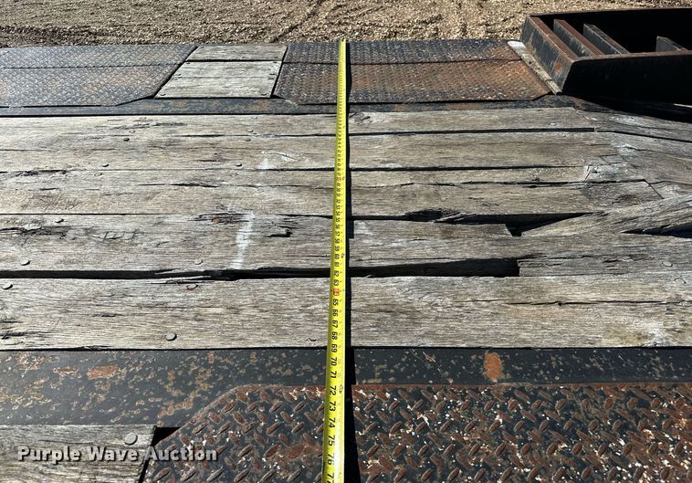 image for item OM9805 2007 Eager Beaver 20XPT equipment trailer