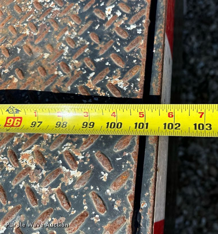 image for item OM9805 2007 Eager Beaver 20XPT equipment trailer