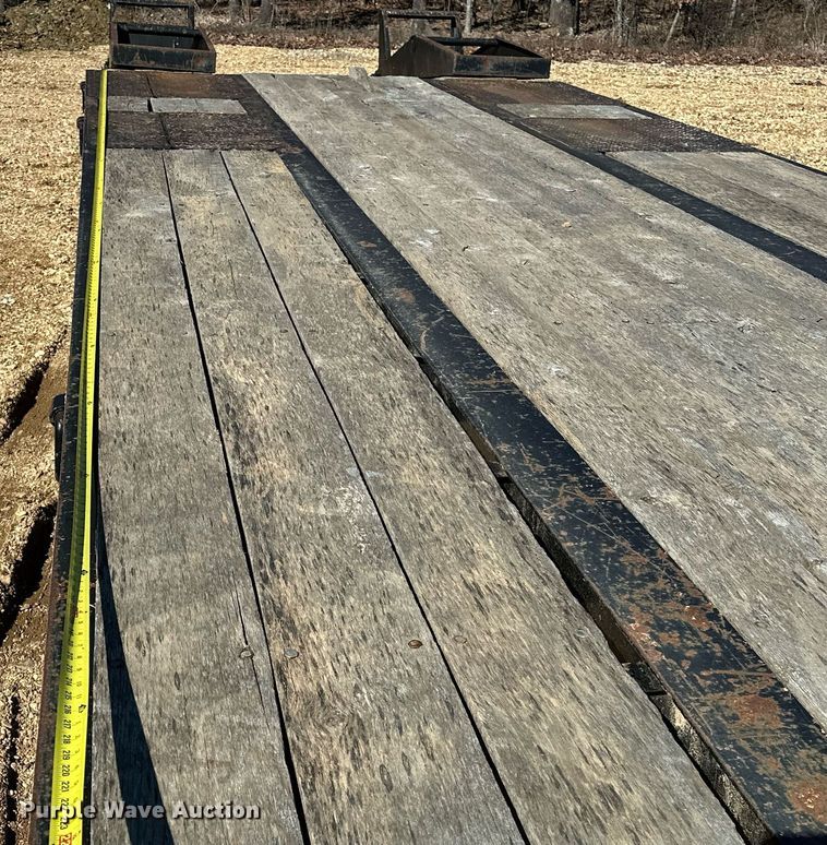 image for item OM9805 2007 Eager Beaver 20XPT equipment trailer