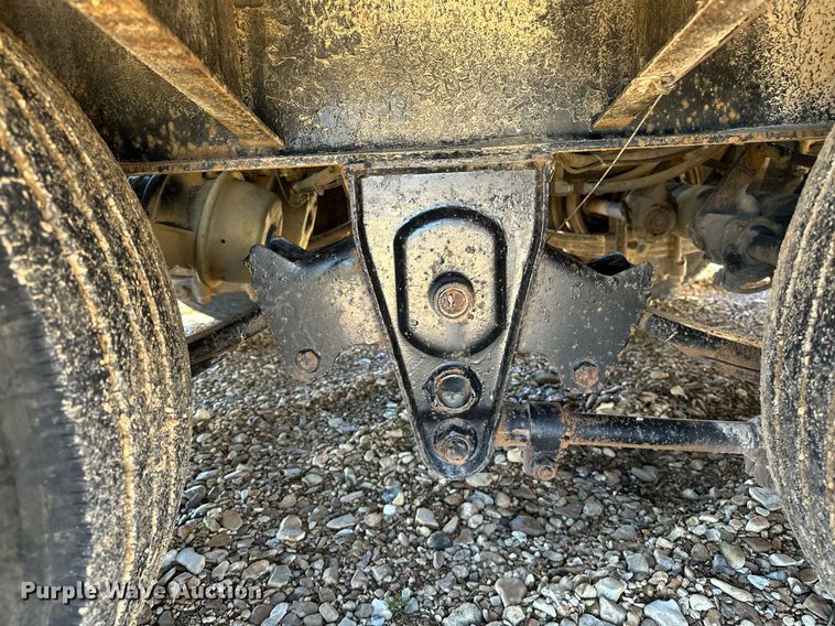 image for item OM9805 2007 Eager Beaver 20XPT equipment trailer