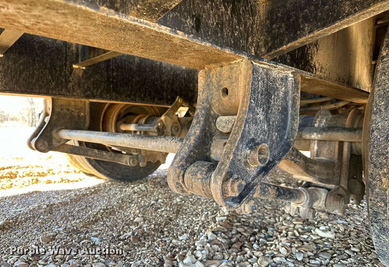 image for item OM9805 2007 Eager Beaver 20XPT equipment trailer