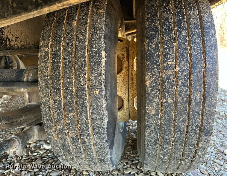 image for item OM9805 2007 Eager Beaver 20XPT equipment trailer