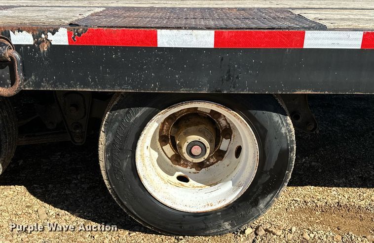 image for item OM9805 2007 Eager Beaver 20XPT equipment trailer