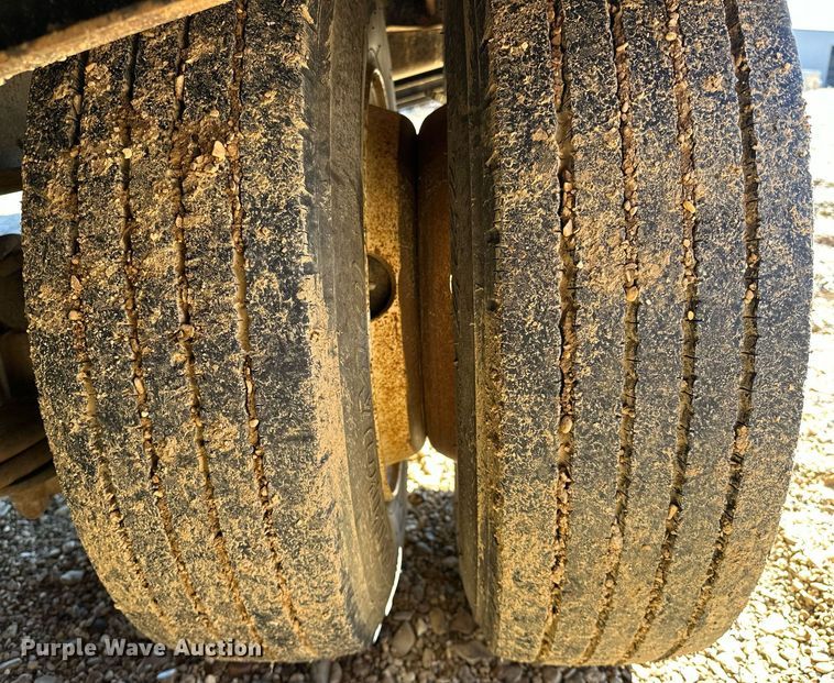 image for item OM9805 2007 Eager Beaver 20XPT equipment trailer