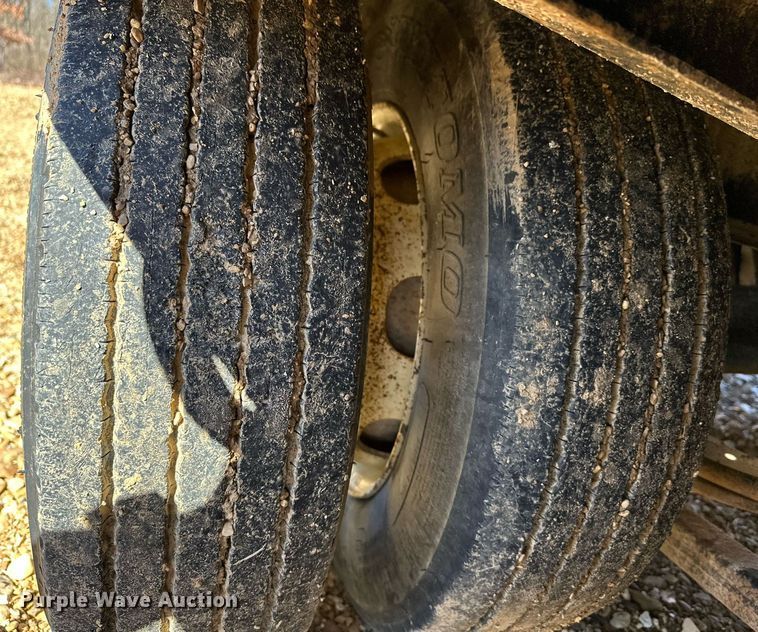 image for item OM9805 2007 Eager Beaver 20XPT equipment trailer