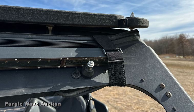 image for item OM9822 2019 Can-Am Commander XT 1000R utility vehicle