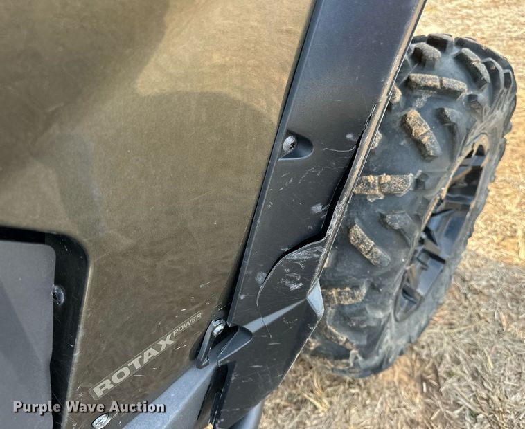 image for item OM9822 2019 Can-Am Commander XT 1000R utility vehicle