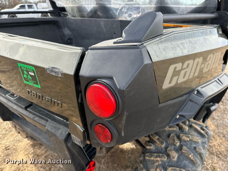 image for item OM9822 2019 Can-Am Commander XT 1000R utility vehicle