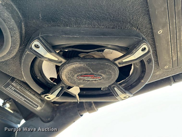 image for item OM9822 2019 Can-Am Commander XT 1000R utility vehicle