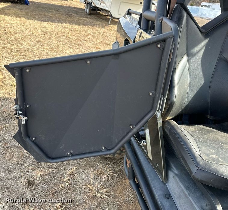 image for item OM9822 2019 Can-Am Commander XT 1000R utility vehicle