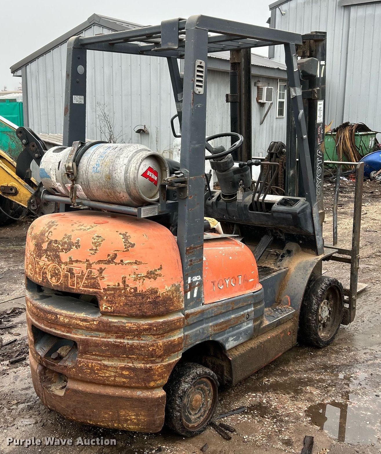1997 Toyota 426FGCU25 forklift in Curryville, MO Item NE9746 for sale Purple Wave