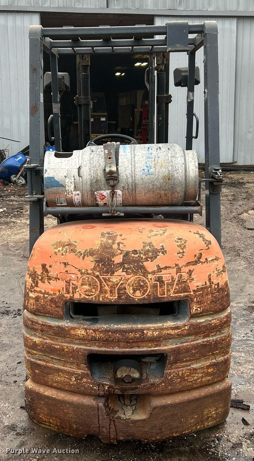 1997 Toyota 426FGCU25 forklift in Curryville, MO Item NE9746 for sale Purple Wave