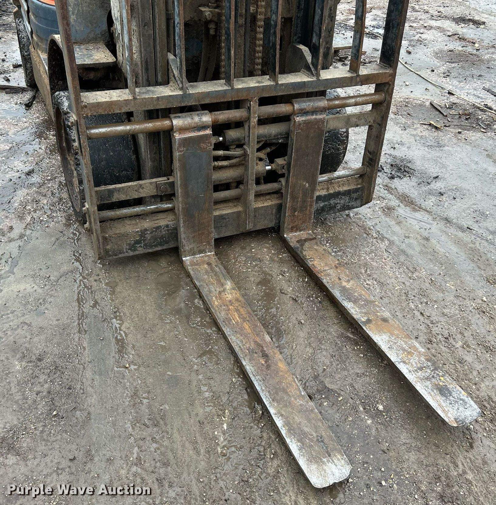 1997 Toyota 426FGCU25 forklift in Curryville, MO Item NE9746 for sale Purple Wave