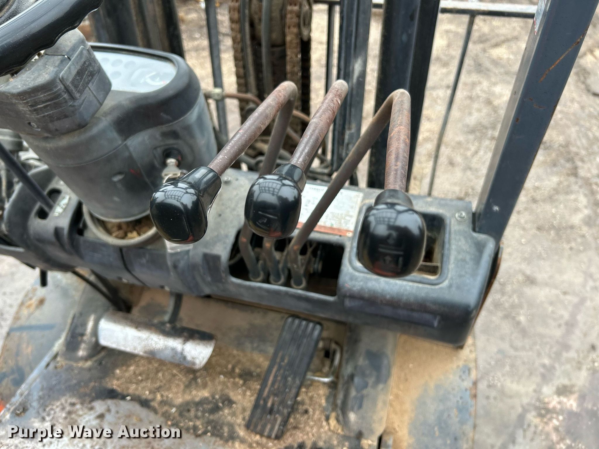 1997 Toyota 426FGCU25 forklift in Curryville, MO Item NE9746 for sale Purple Wave