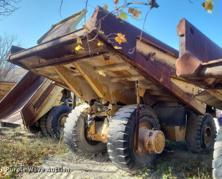 image for item DK1176 1996 Caterpillar 775B haul truck