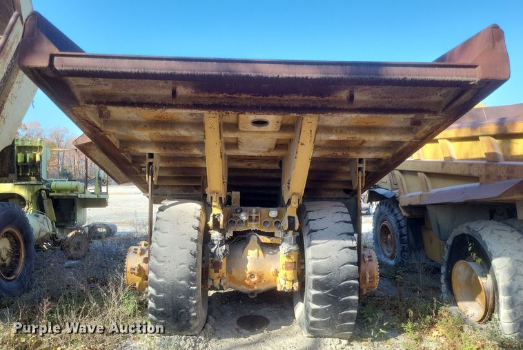 image for item DK1176 1996 Caterpillar 775B haul truck