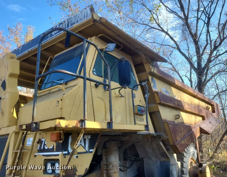 image for item DK1176 1996 Caterpillar 775B haul truck