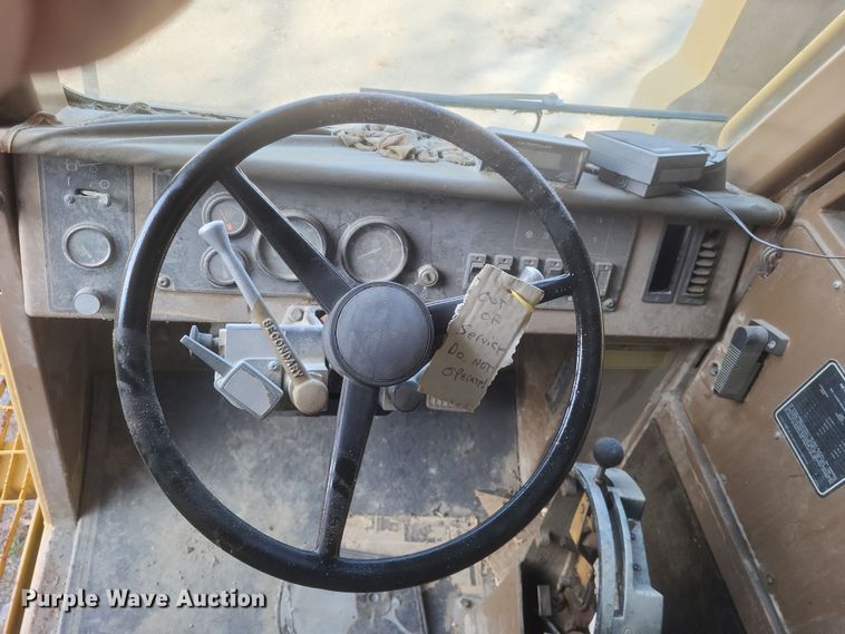 image for item DK1176 1996 Caterpillar 775B haul truck