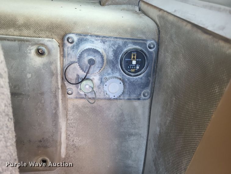 image for item DK1176 1996 Caterpillar 775B haul truck