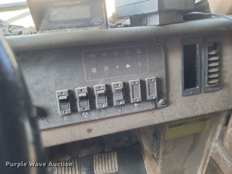 image for item DK1176 1996 Caterpillar 775B haul truck