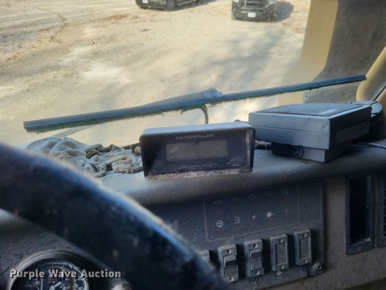 image for item DK1176 1996 Caterpillar 775B haul truck