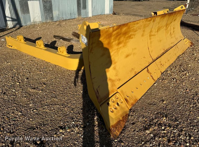 image for item DK6752 Caterpillar EI00029 dozer blade