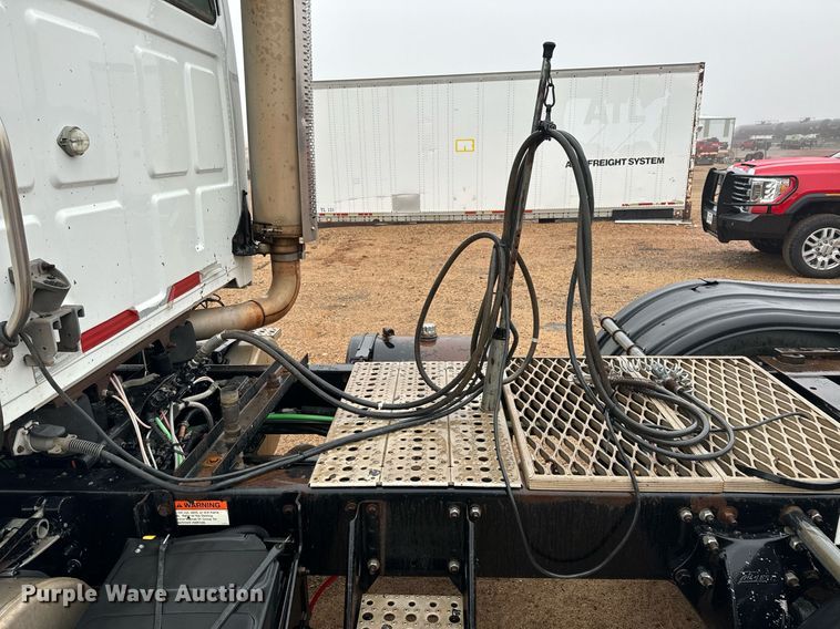 image for item DK6761 2007 Sterling L-Line semi truck